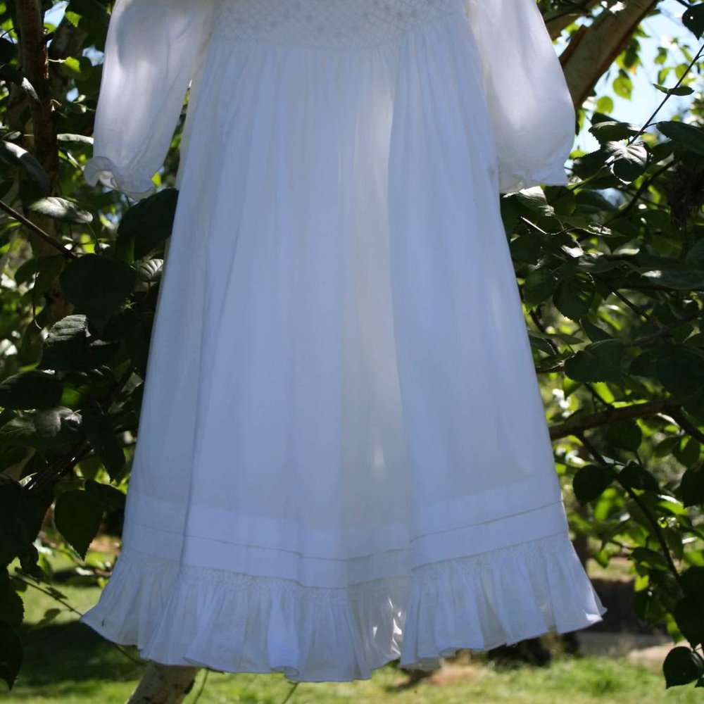 Girls Baptismal Gown 100% Cotton Hand Smocked with bonnet. - Picture 4 of 5